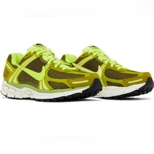 Nike Woman Air Zoom Vomero 5 Olive Sneakers Size 9